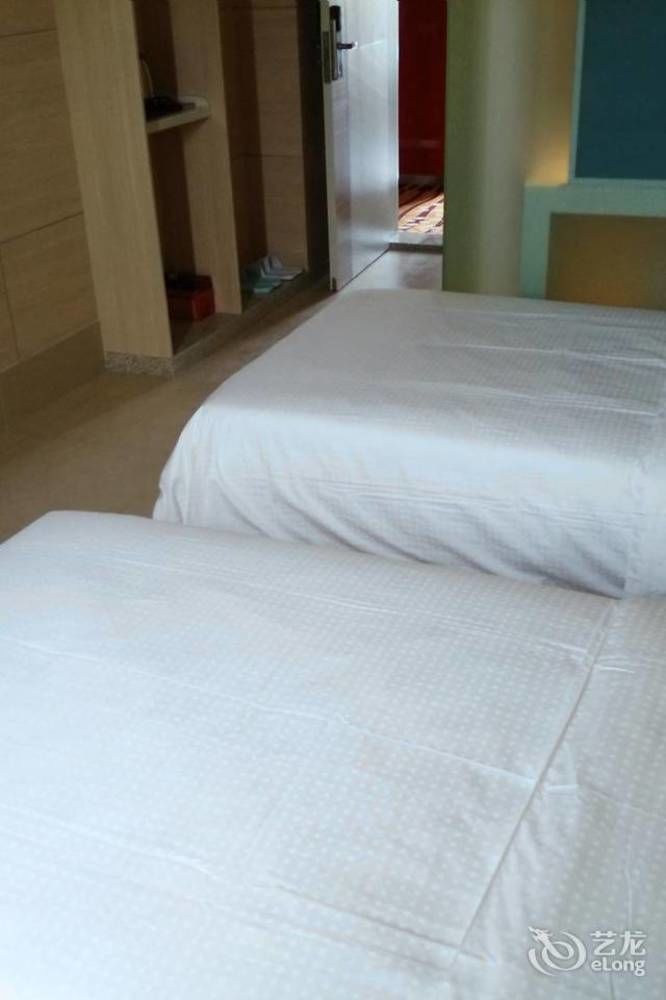 Luck 7 Inn Yichang Cbd Екстер'єр фото